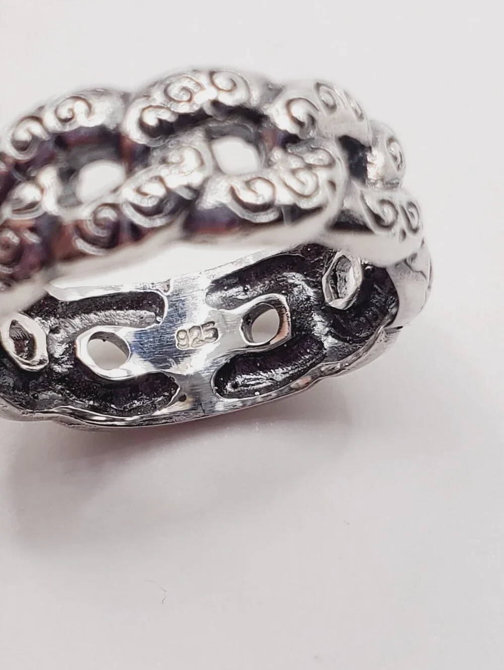 925 Sterling Silver Swirl Link Design Band Ring - Loop Eternity Style